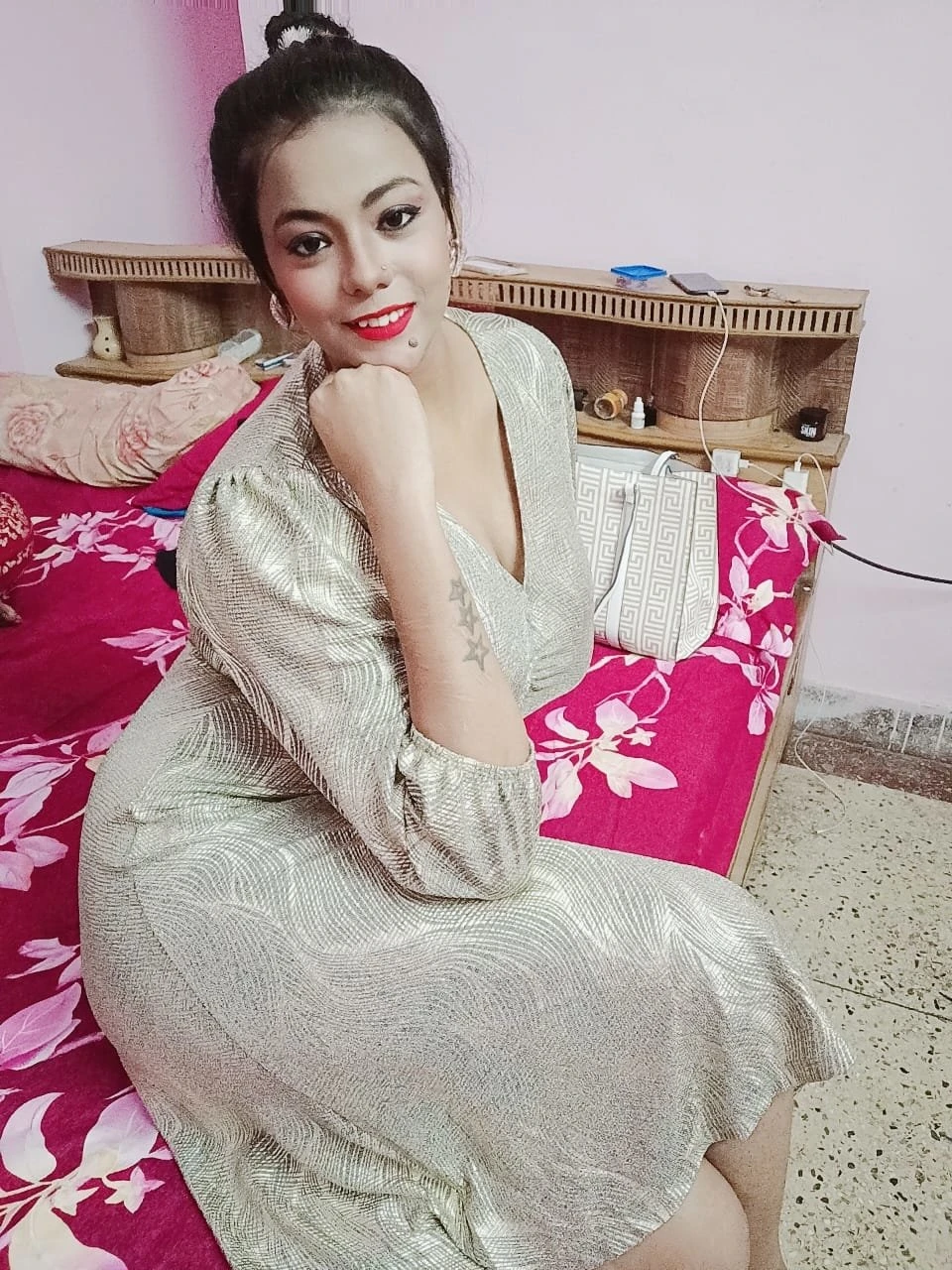 Simi 40"big boobs meet and video call – Indian escort in Kolkata — 7 / 12