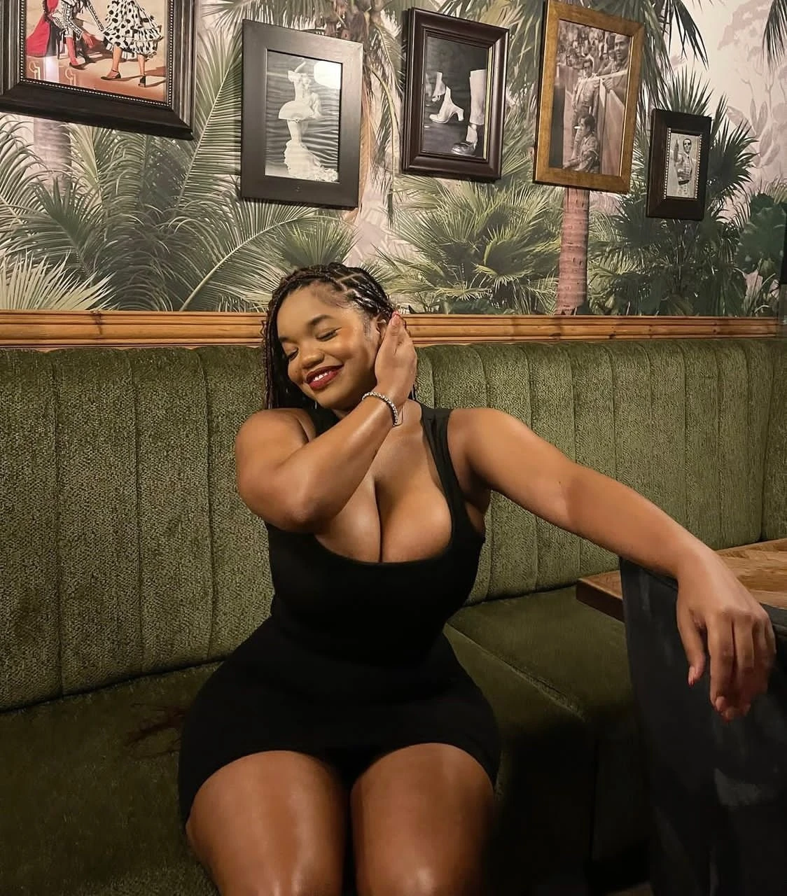 Mary – Ghanaian escort in Abidjan — 2 / 4