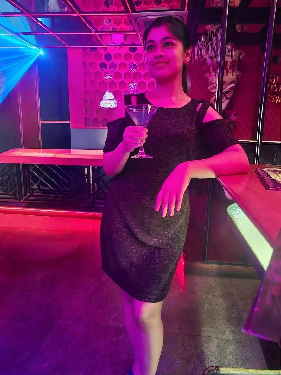 Anjali Sharma – Indian escort in Navi Mumbai — 2 / 4