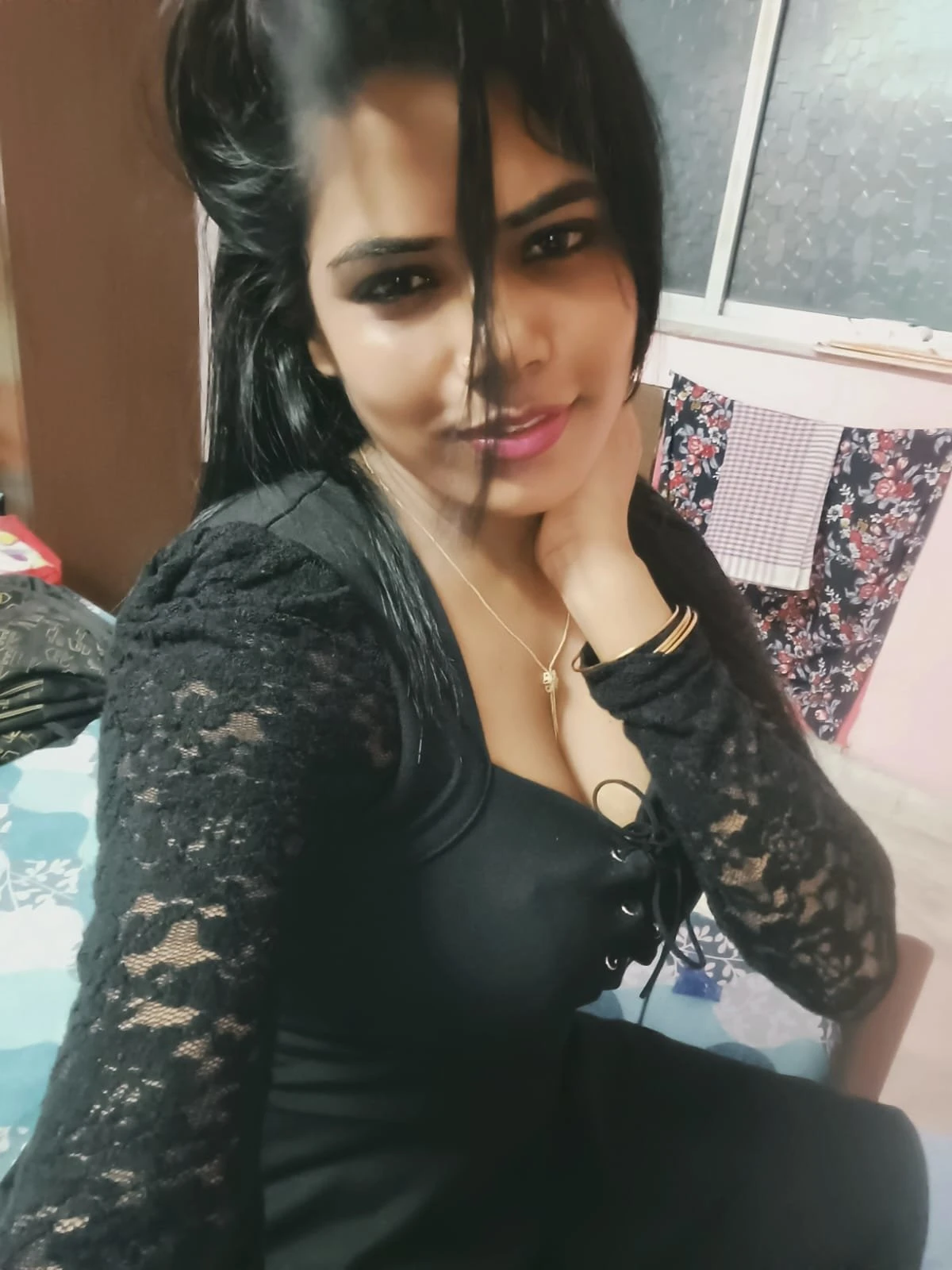 Alina reyel met and cam show – Indian escort in Kolkata — 1 / 3
