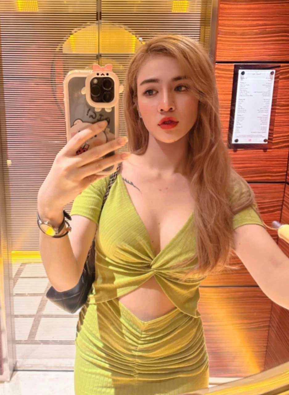 Ely – Vietnamese escort in Mumbai — 2 / 8