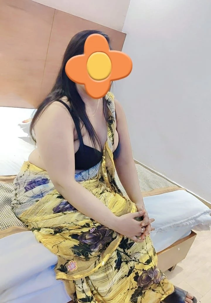 Sana Real Meet & Cam – Indian escort in New Delhi — 5 / 9