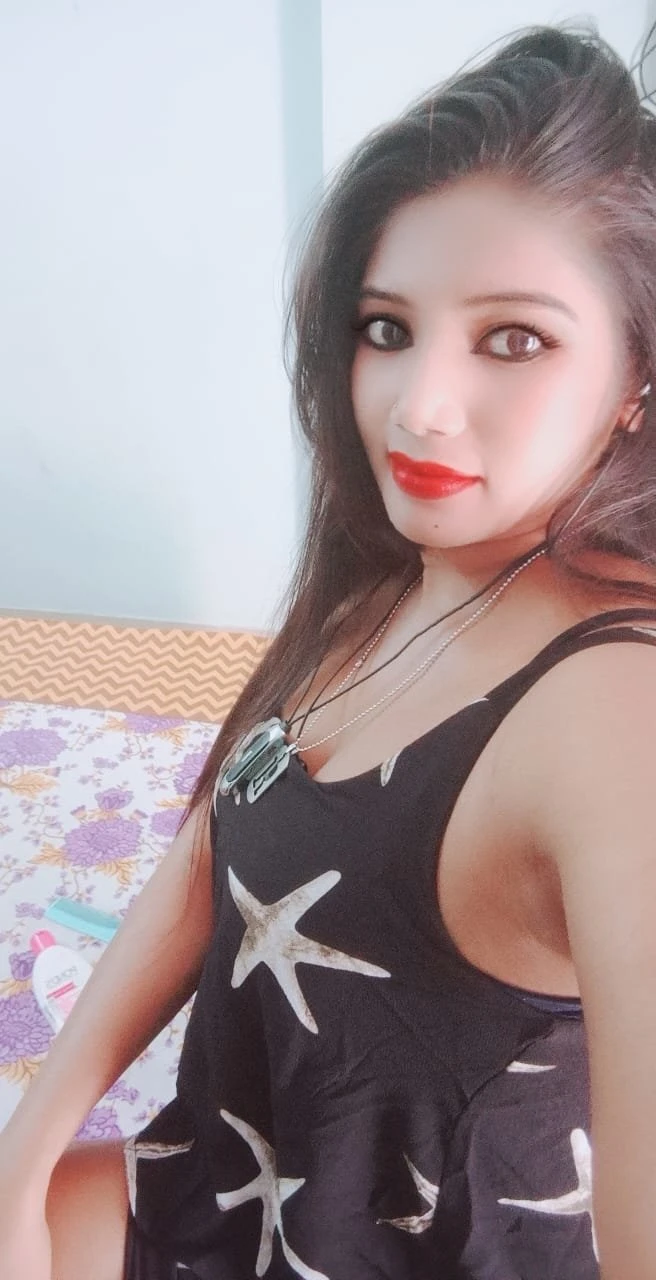 Priya Cam Show and Real Meet – Indian escort in Hyderabad — 3 / 5