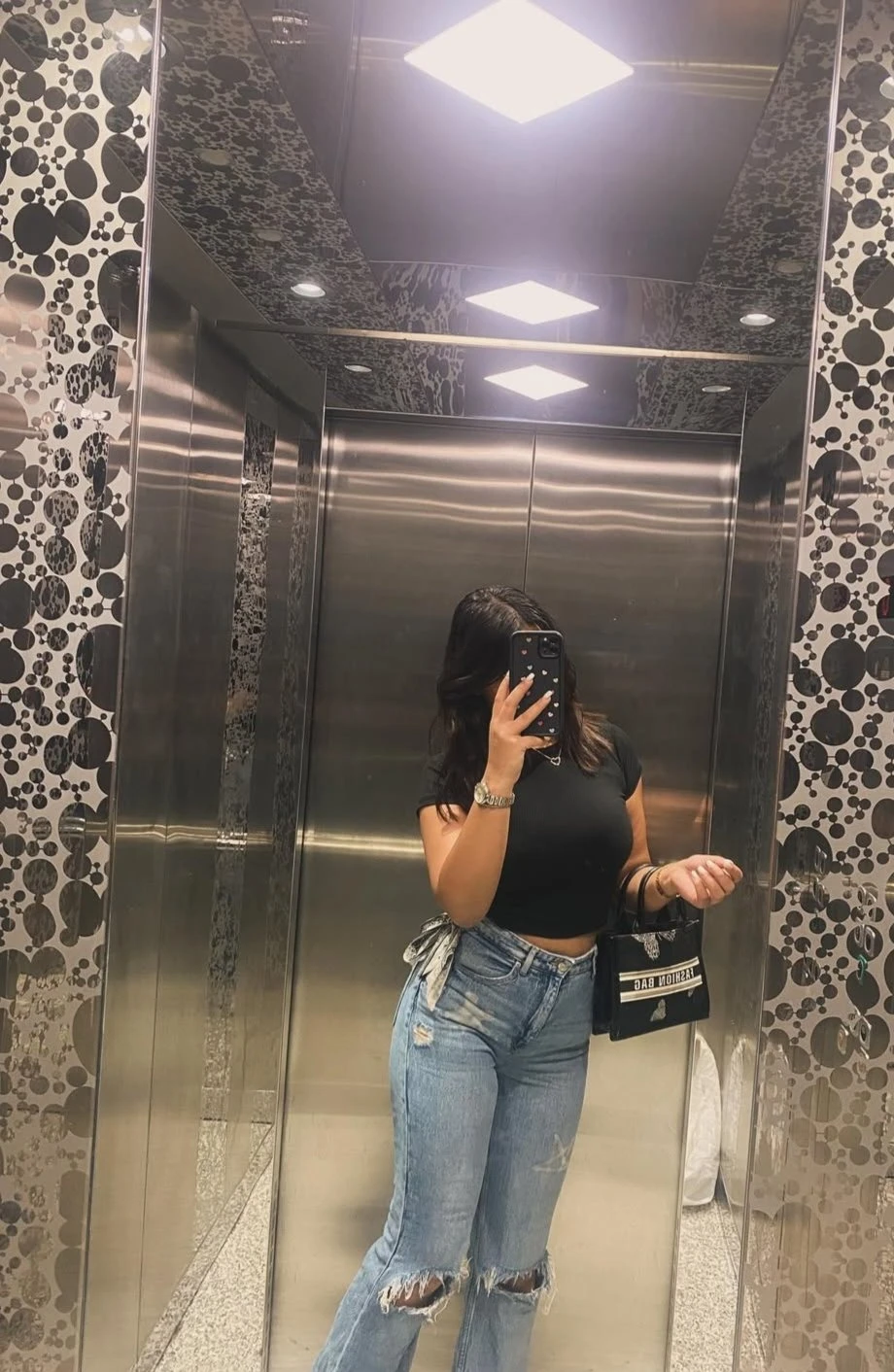 Diya – Indian escort in New Delhi — 2 / 4