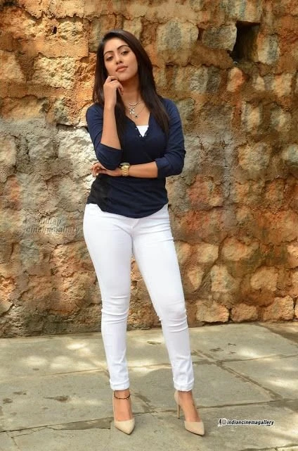 Elite Model O3493OOO66O – Pakistani escort in Karāchi — 7 / 16
