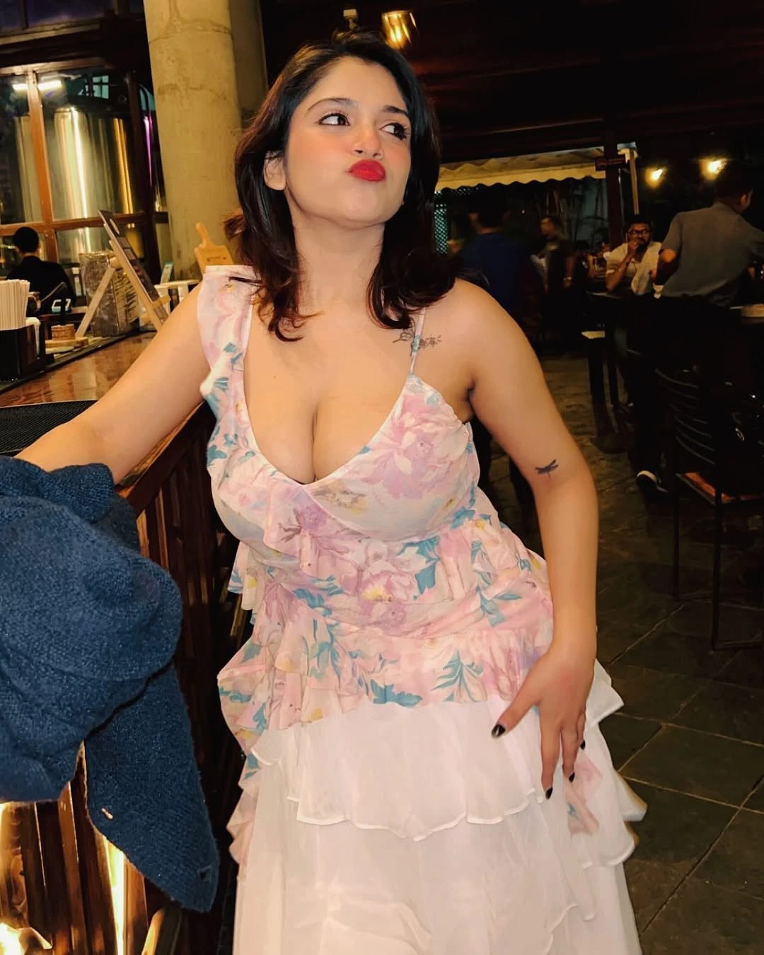 Hiral – Indian escort in Vadodara — 2 / 5