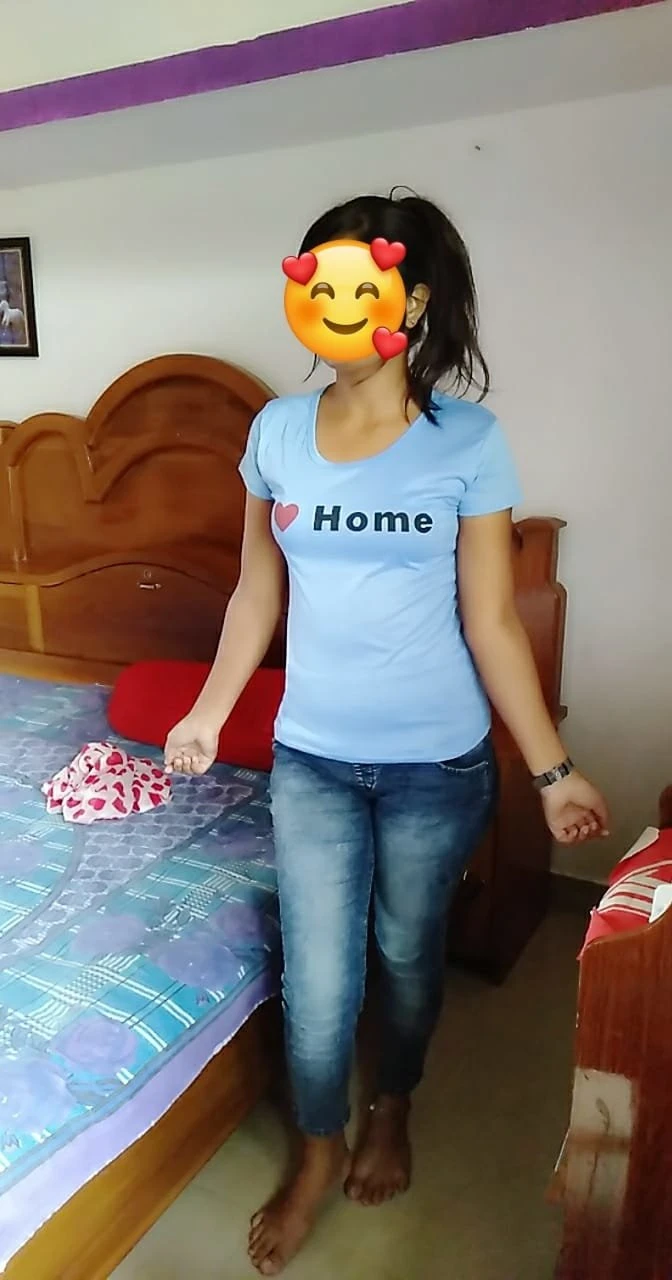 Miss Priya. Real Meet & Online Services – Indian escort in New Delhi — 3 / 4