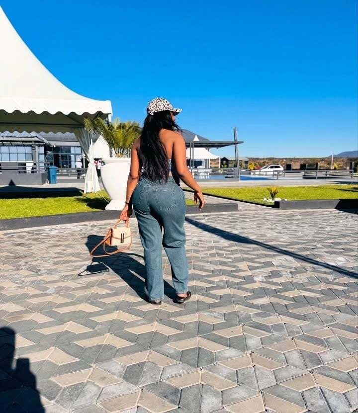 Divine – Ghanaian escort in Dakar — 3 / 8