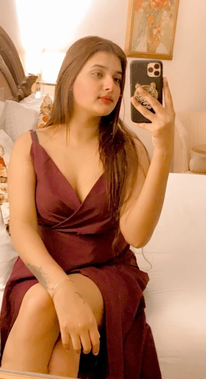 Chanchal Real Meet and Camshow – Indian escort in Mumbai — 2 / 5