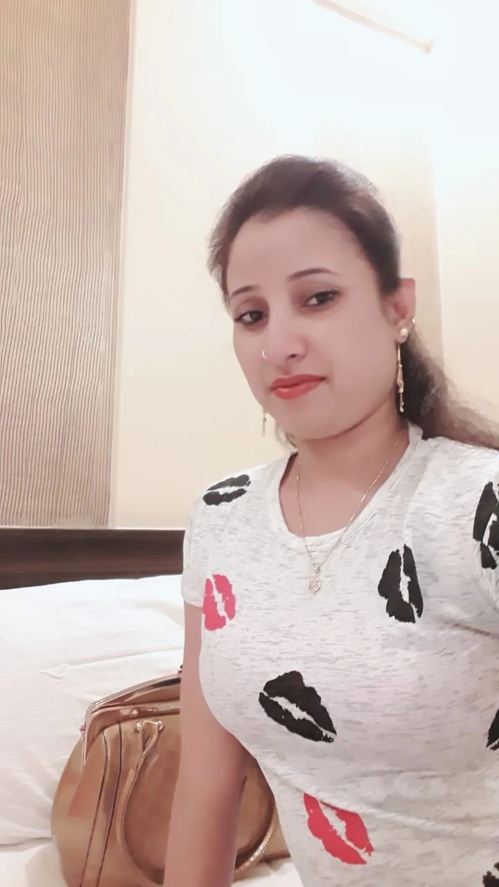 Sani Singh 2/3/5 Star Hotel & Home – Indian escort in Mumbai — 1 / 5