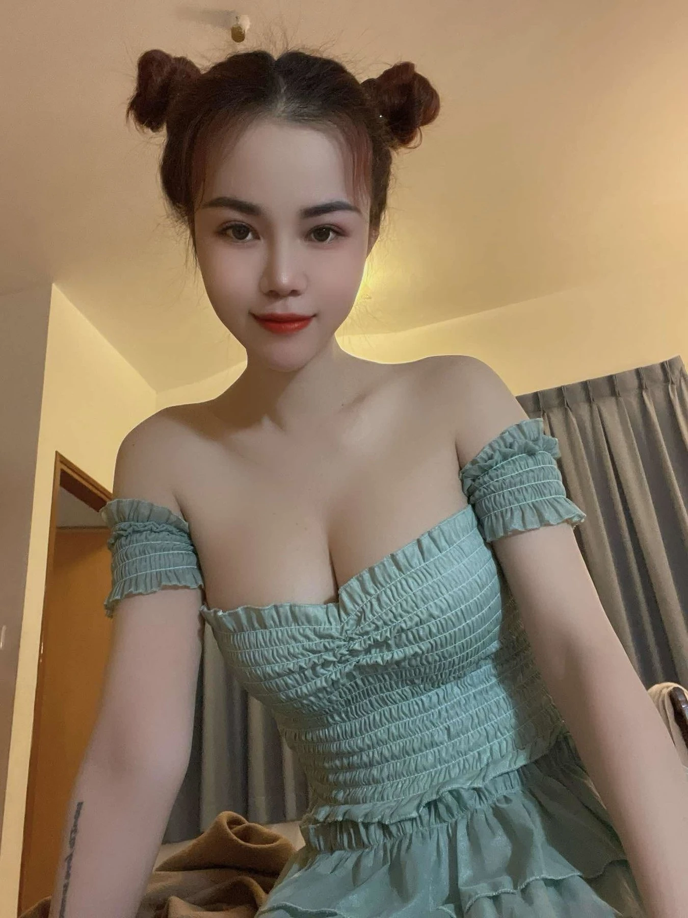 Angela – Chinese escort in Ho Chi Minh City — 7 / 11