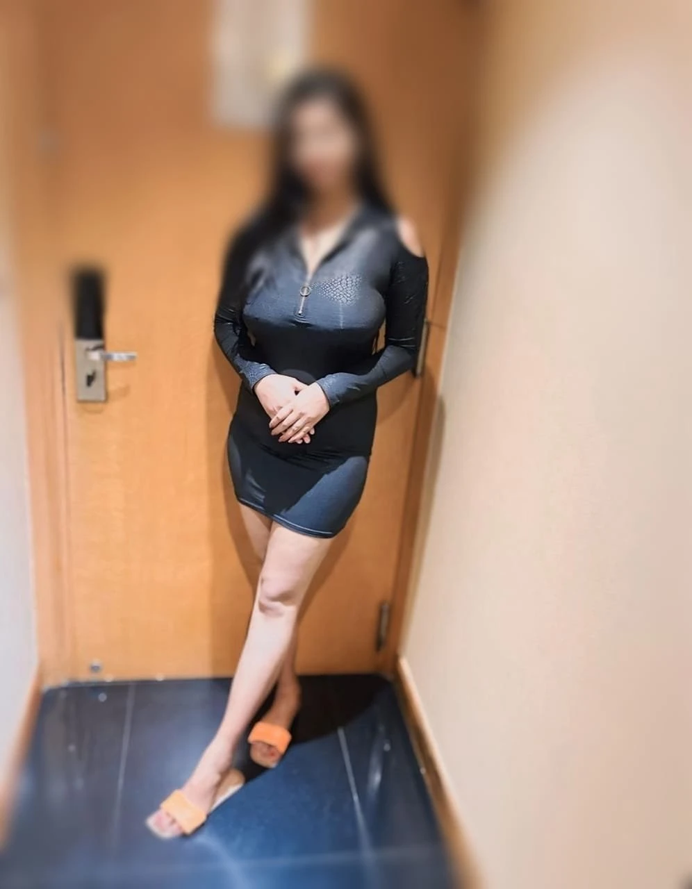 Shruti Arora Independent Girl in Aerocit – Indian escort in New Delhi — 2 / 3
