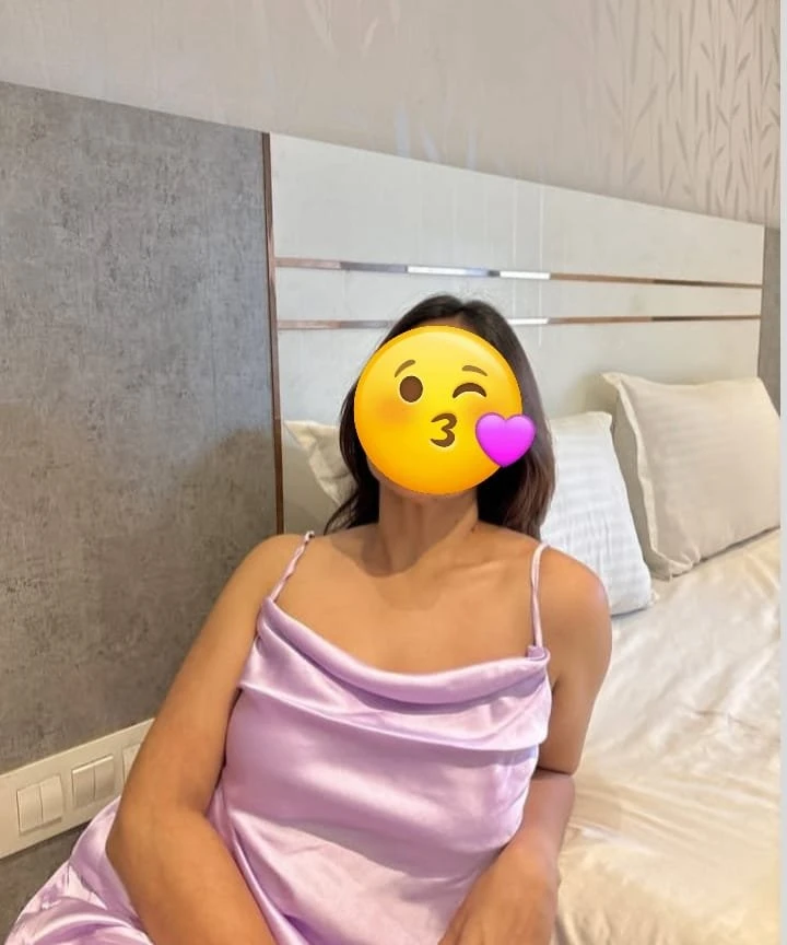 Zoya independent escorts ( cam & meet – Indian escort in Chennai — 2 / 5