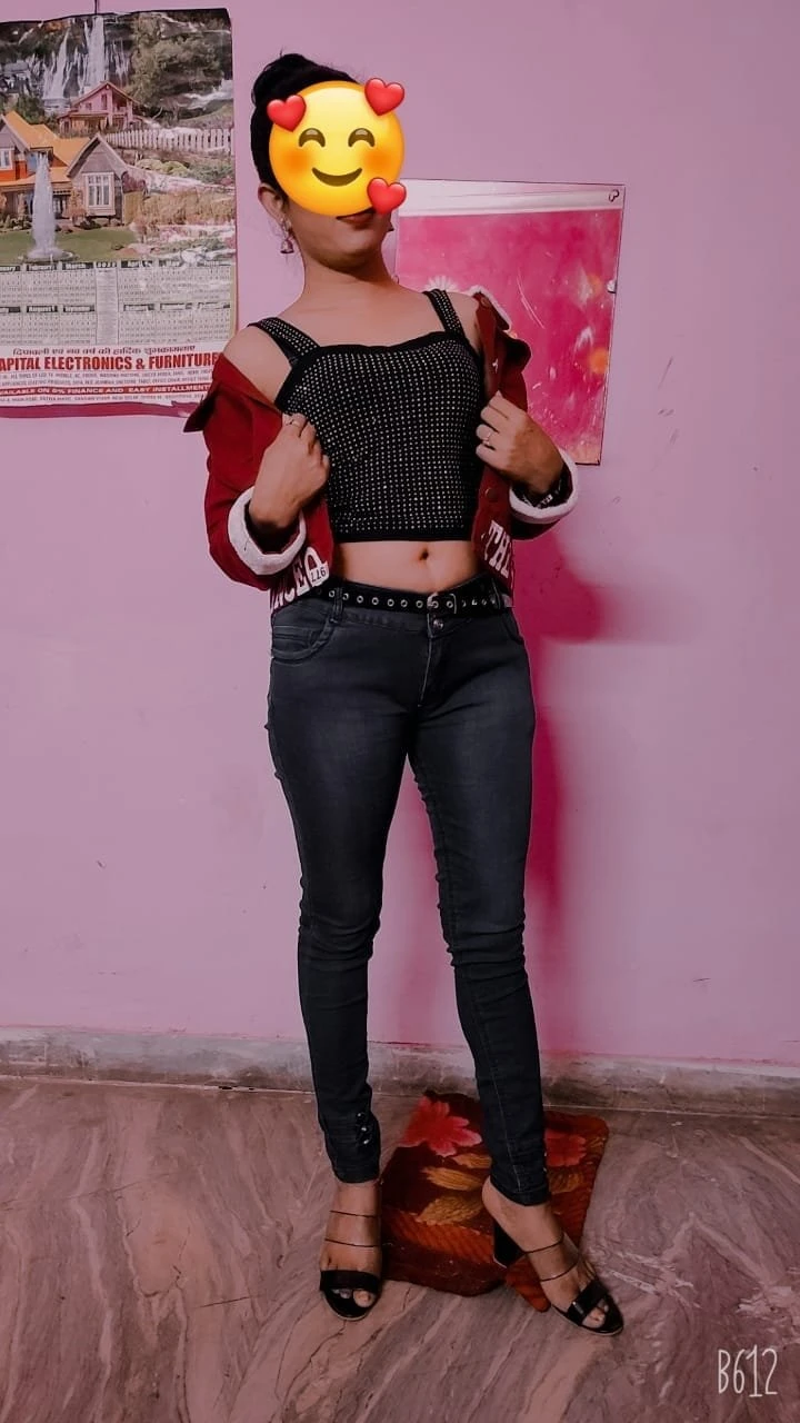 I Am Kirti real meet & cam session – Indian escort in New Delhi — 2 / 5