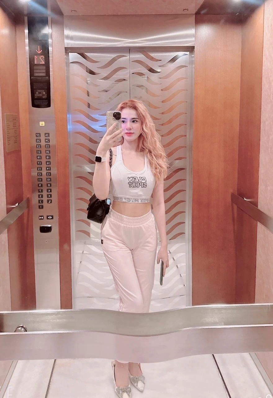 Ely – Vietnamese escort in Mumbai — 7 / 8