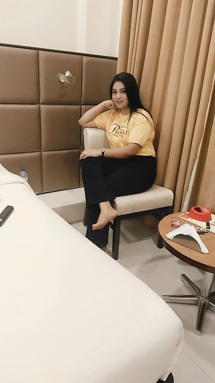 Sakshi Real Meet & Cam Show – Indian escort in Mumbai — 3 / 6