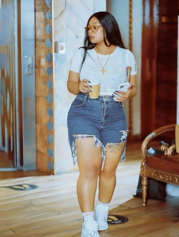 Pretty lady – Rwandan escort in Gurgaon — 4 / 7