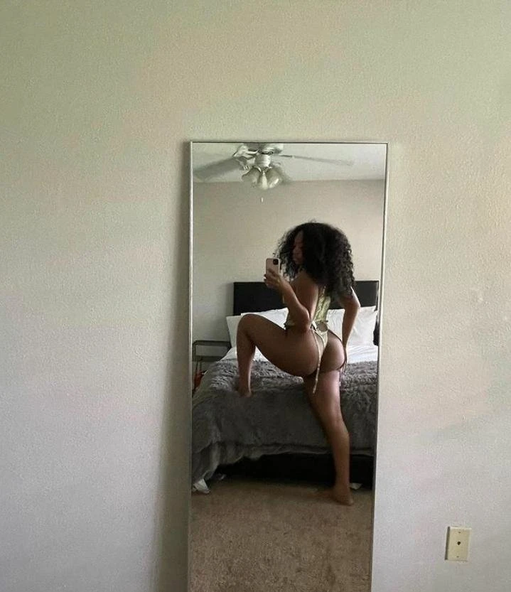 Lizzy – South African escort in New Delhi — 4 / 7