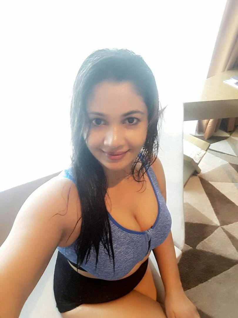 Riya Chakrwti – Indian escort in Kolkata — 1 / 2