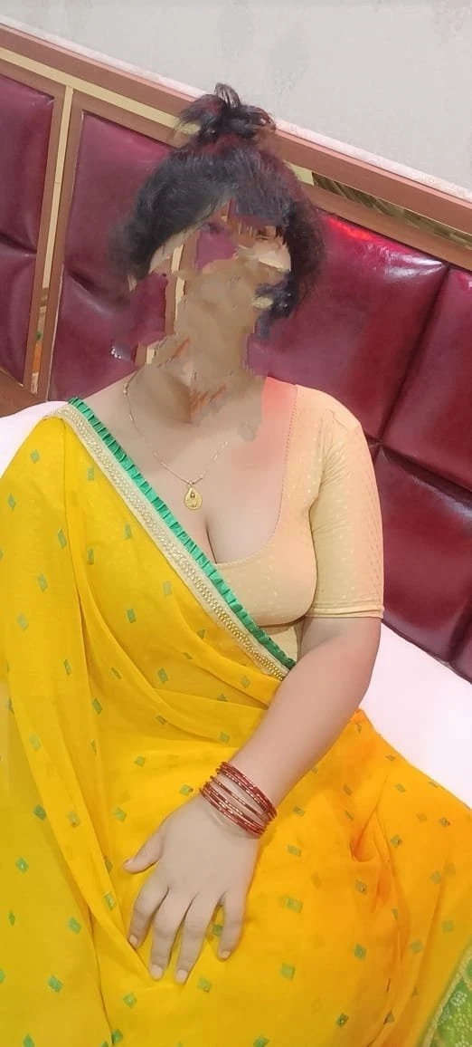 Chubby Queen – Indian escort in Mumbai — 12 / 15