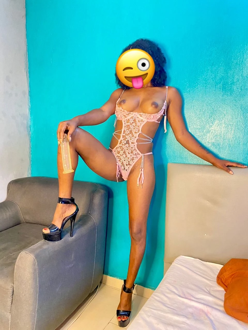 Juicy Nikky – Nigerian escort in Abidjan — 3 / 6