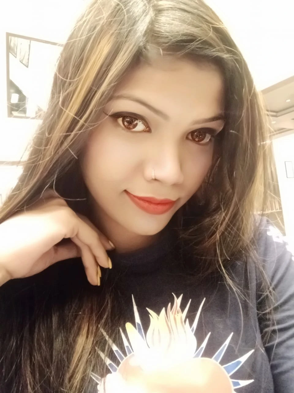 Ruchi Singh – Indian escort in Mumbai — 1 / 3