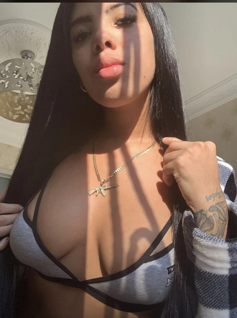 Anais – Panamanian escort in Malta — 18 / 19