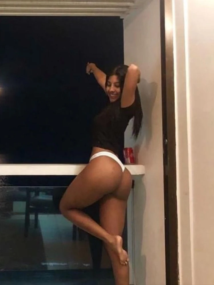 Larissa – Brazilian escort in Malta — 3 / 8