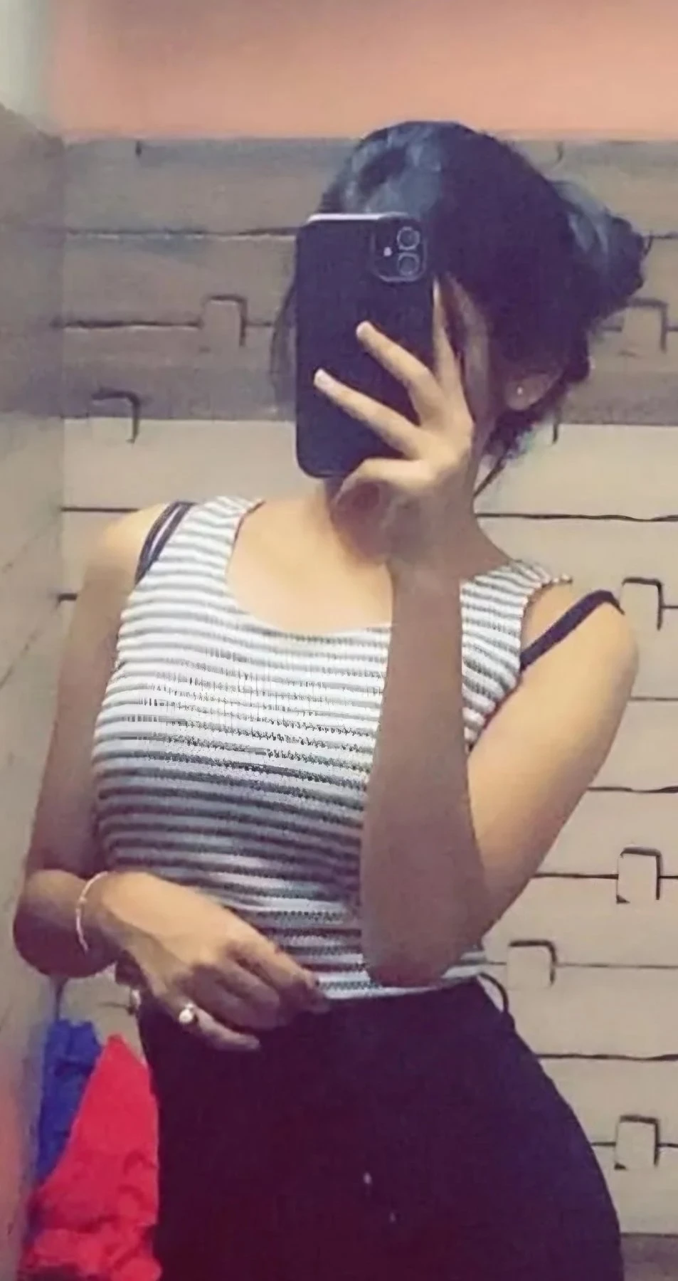 Arohi – Indian escort in Chennai — 2 / 3