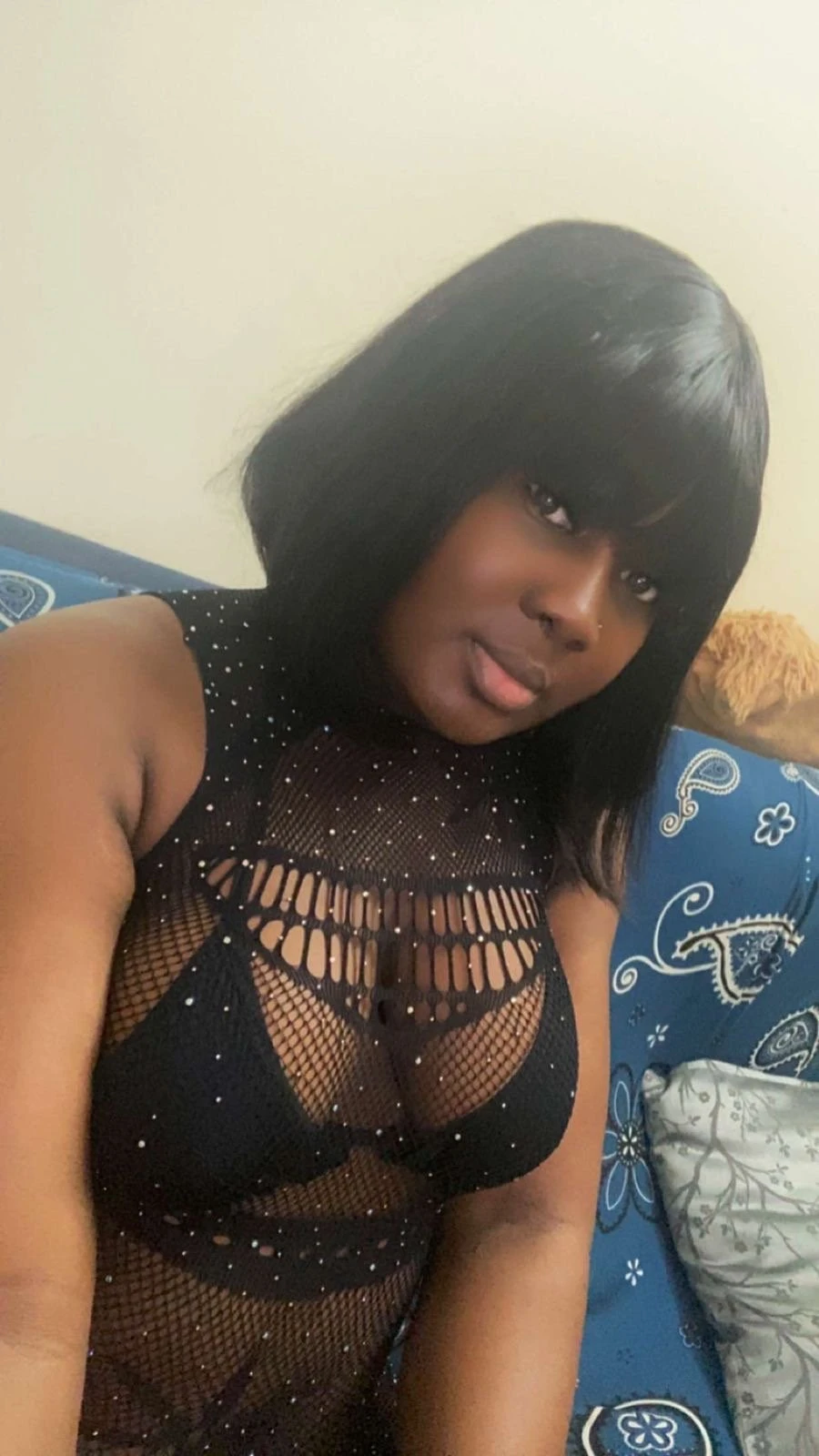 Spanking Queen Ella With Hot Milky Melon – Angolan escort in Bangalore — 2 / 4