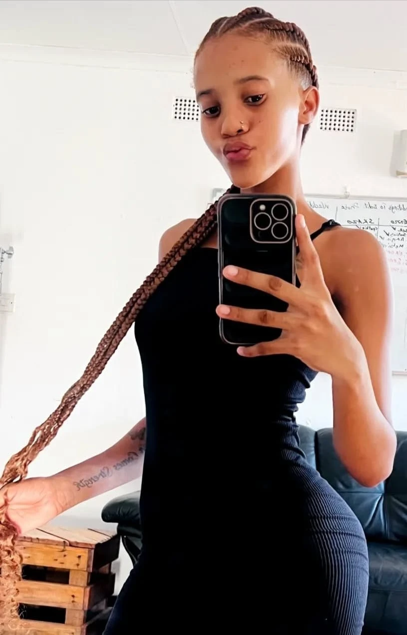 Sarah – Angolan escort in Pune — 2 / 4