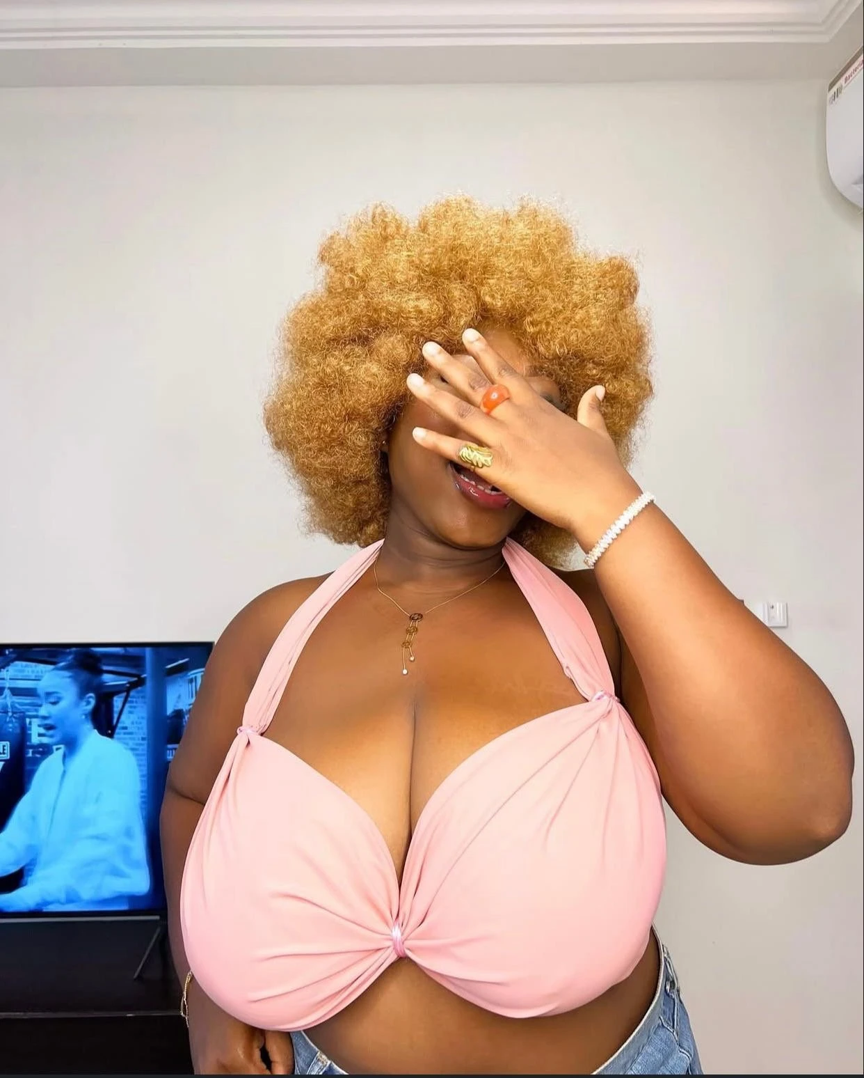 Juicy Queen – Cameroonian escort in Jaipur — 2 / 3