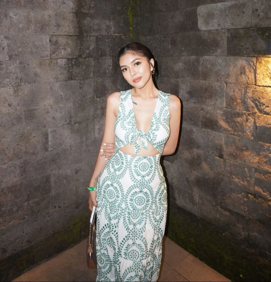 Sexy Courtney is back – Filipino escort in New Delhi — 16 / 21