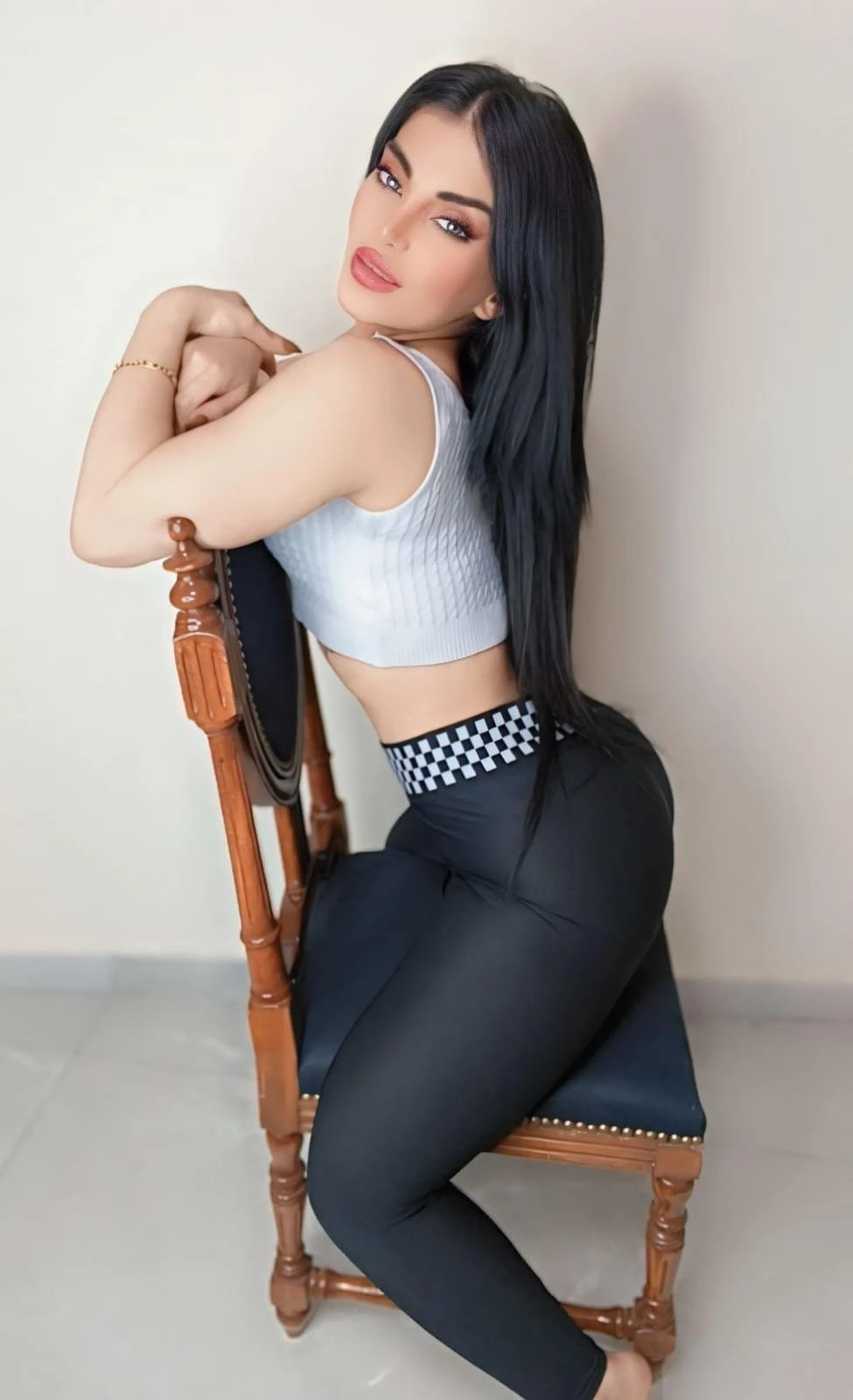 Yara – Lebanese escort in Beirut — 3 / 7