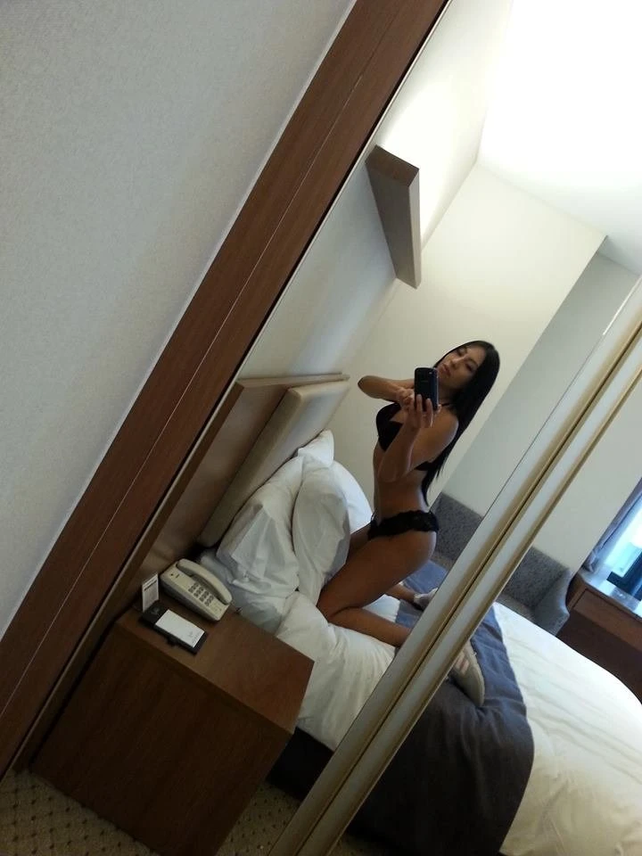 Adrea – Colombian escort in Seoul — 3 / 6