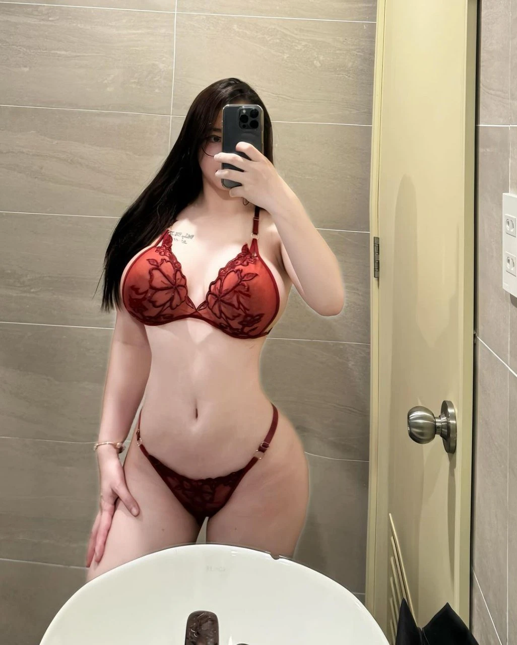 Roxana – escort in Mumbai — 2 / 5