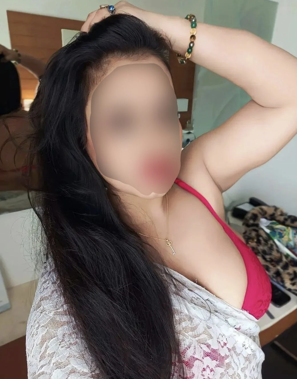 Shanvi Escort – Indian escort in Mumbai — 4 / 5