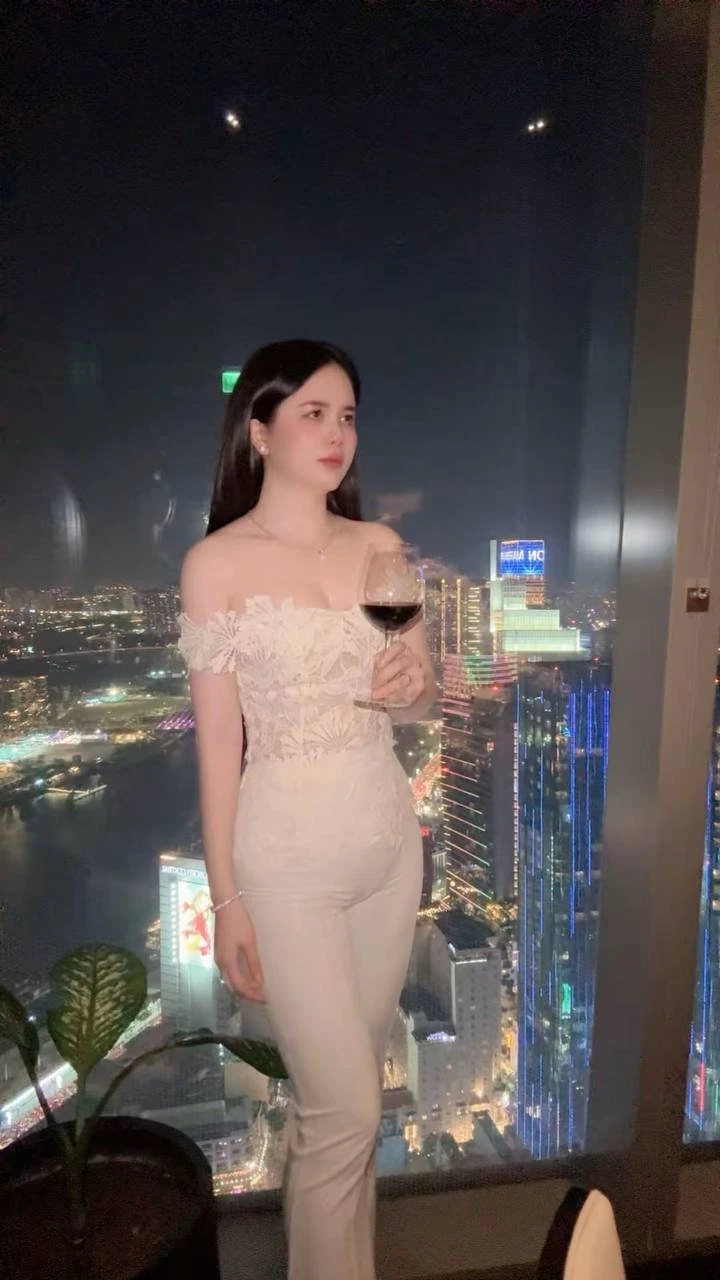 Linh Keddy – Vietnamese escort in Ho Chi Minh City — 4 / 5