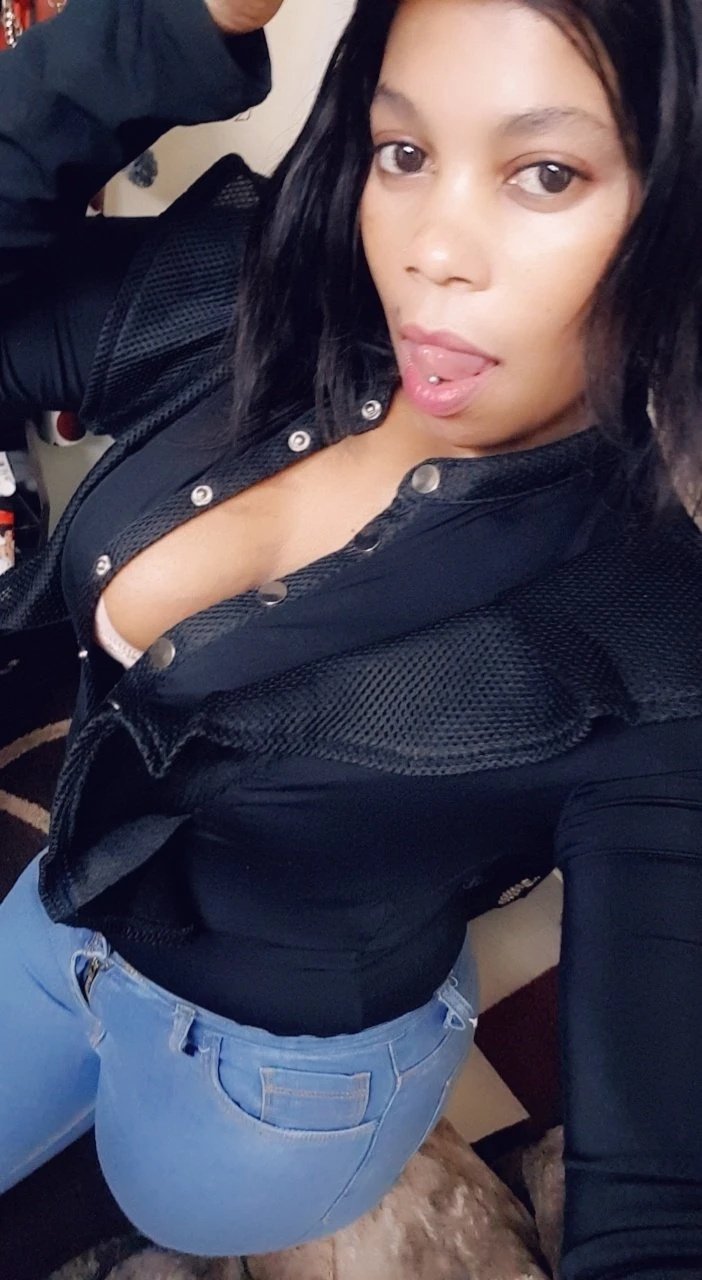 Shamia (Webcam) – Tanzanian escort in New Delhi — 5 / 8