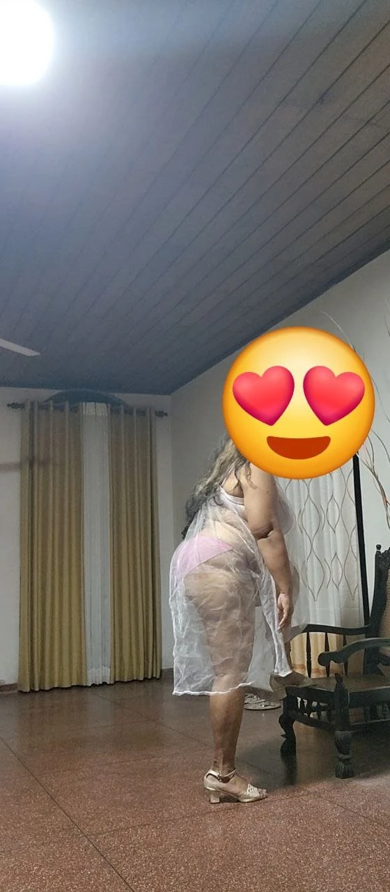 BBW Queen – Sri Lankan dominatrix in Colombo — 18 / 31