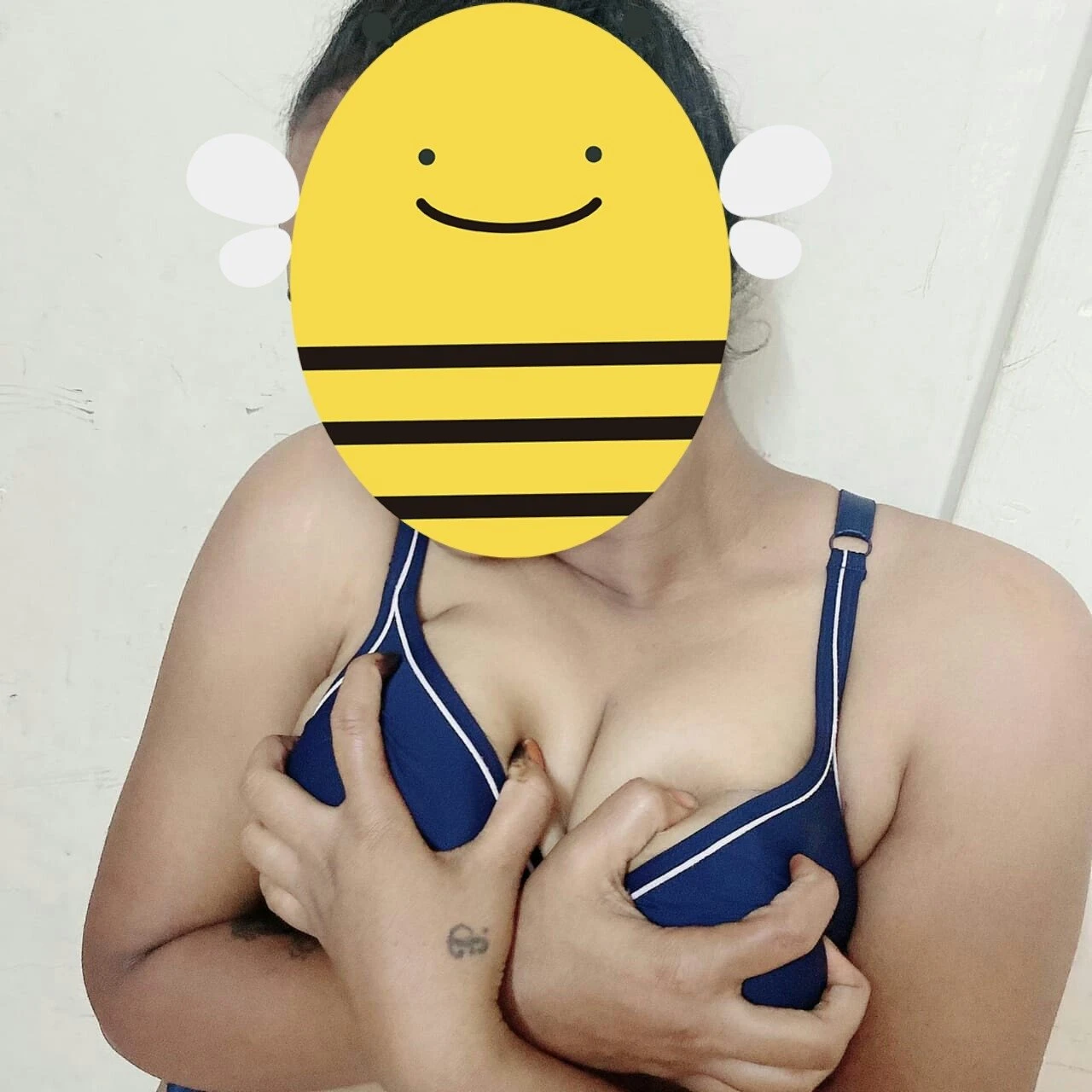 Shivani 6x9 – Indian escort in Mumbai — 11 / 19