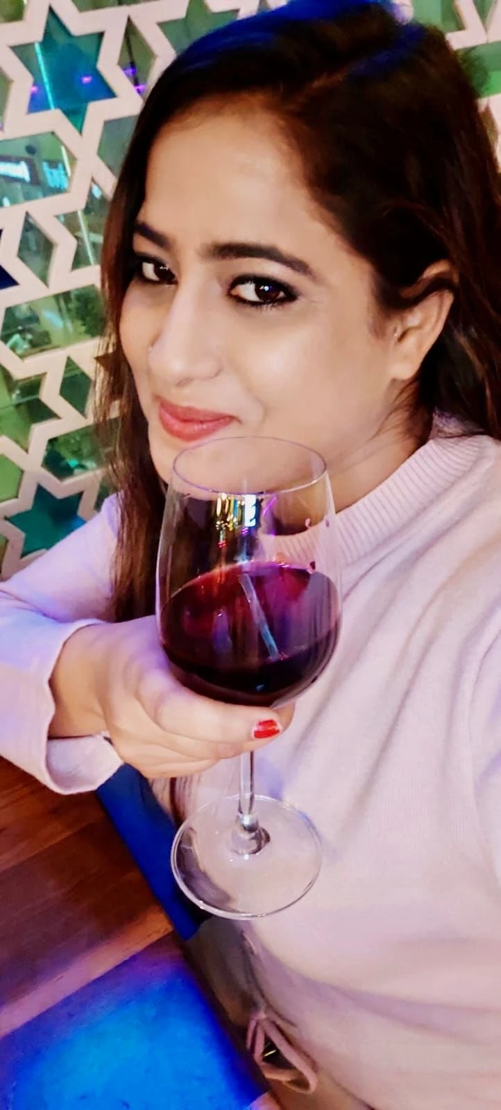 Anika Roy – Indian escort in Pune — 2 / 3