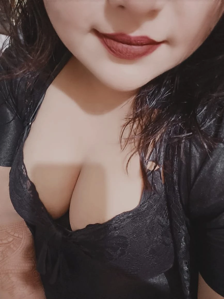Surbhi Goyal ( Cam & Meeting) – Indian escort in New Delhi — 1 / 5