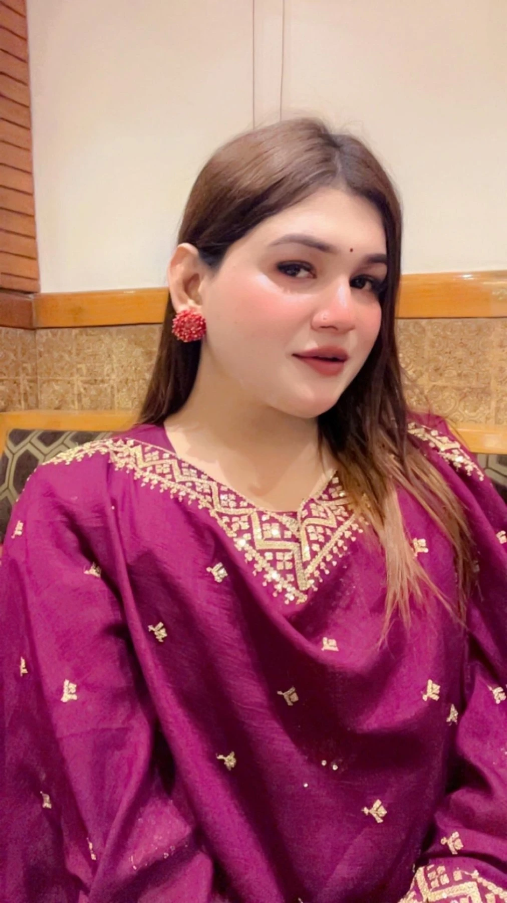 Sensational Soniya – Indian escort in Hyderabad — 1 / 20
