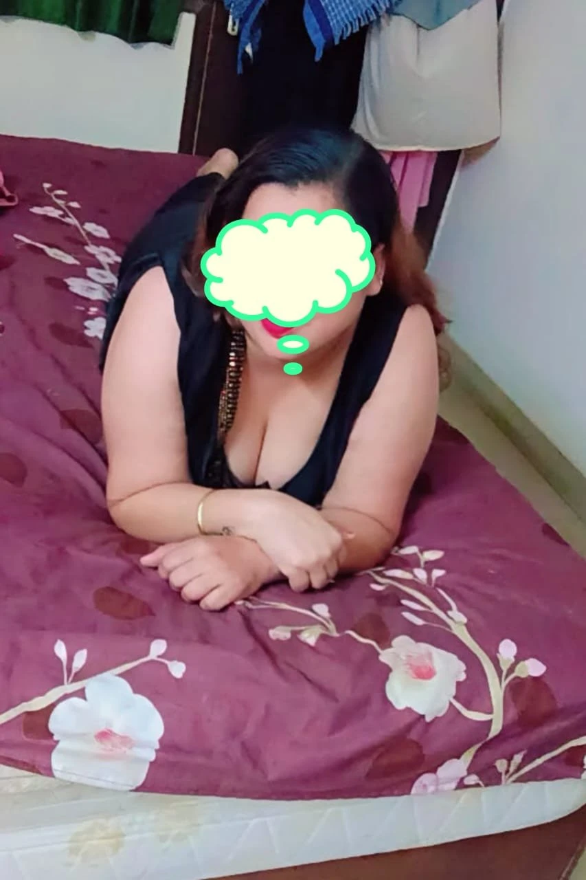 Shivani Cam & Real Meet – Indian escort in New Delhi — 3 / 5