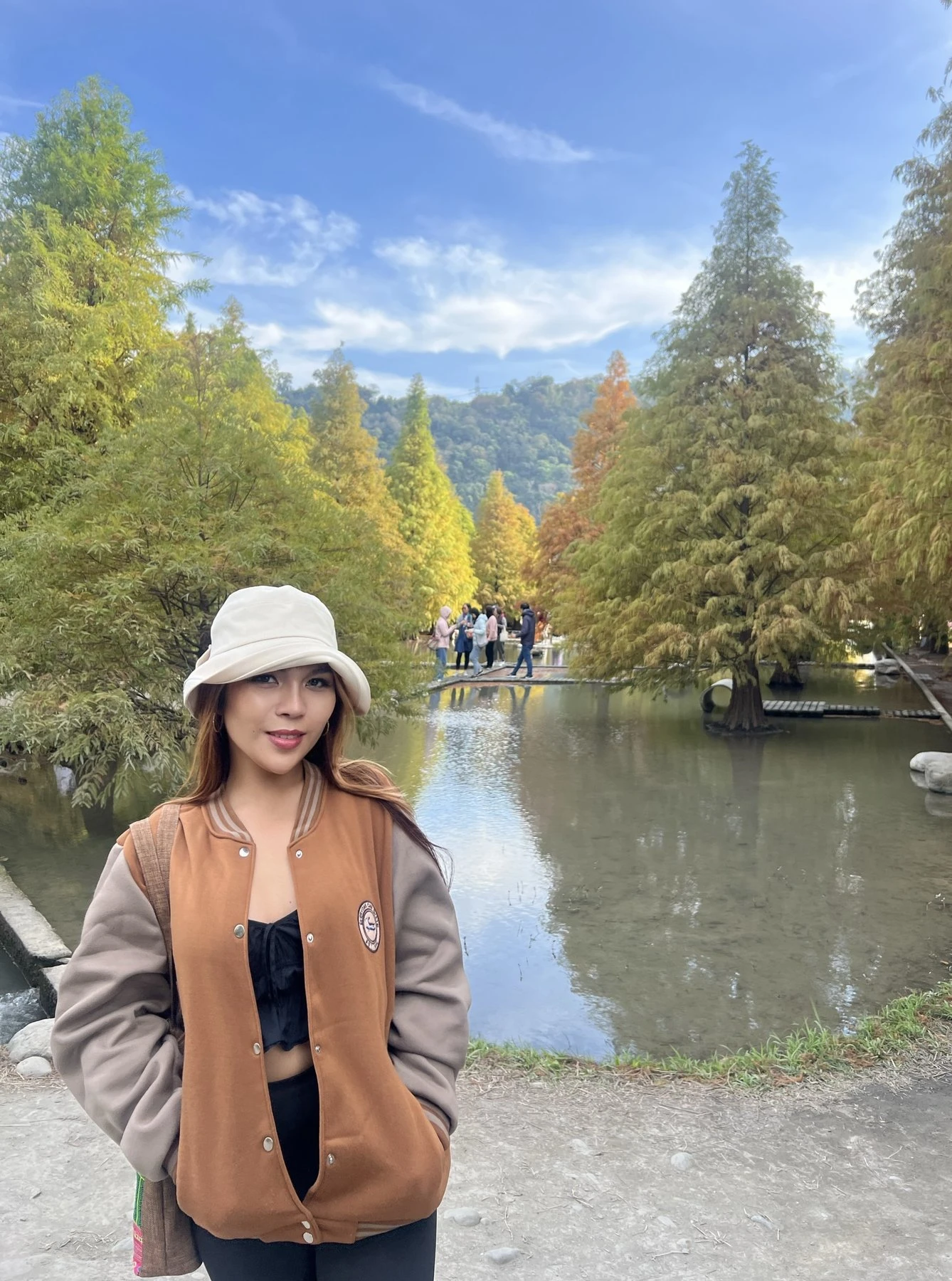 For “CamShow’’only Sweet Laviña – Singaporean escort in Mumbai — 2 / 21