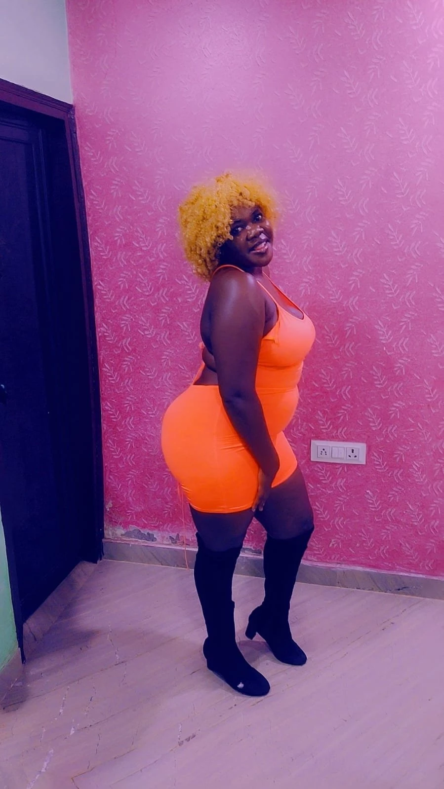 Samantha – Ugandan escort in New Delhi — 1 / 5