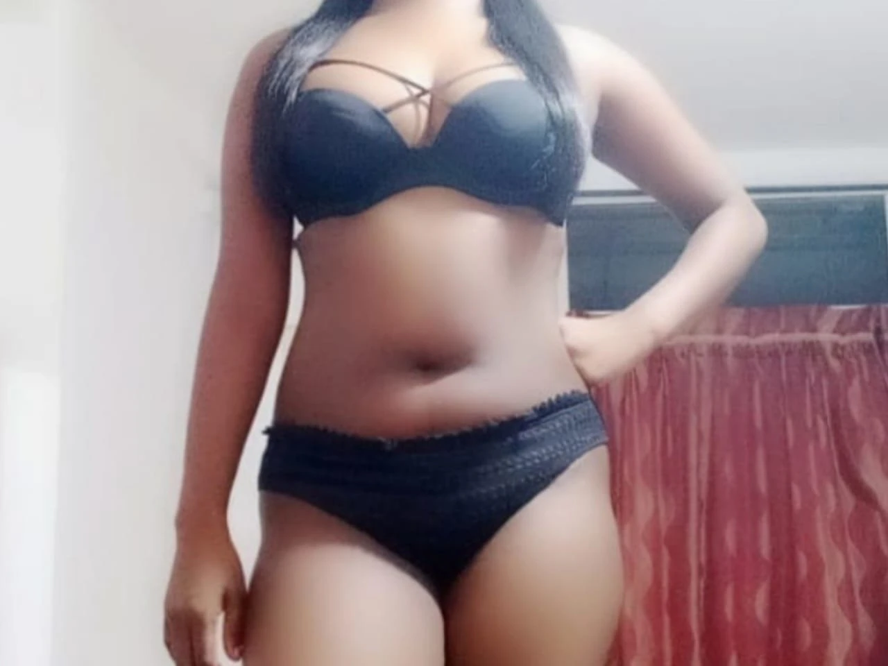 Senu Cam Show – Sri Lankan escort in Colombo — 2 / 3