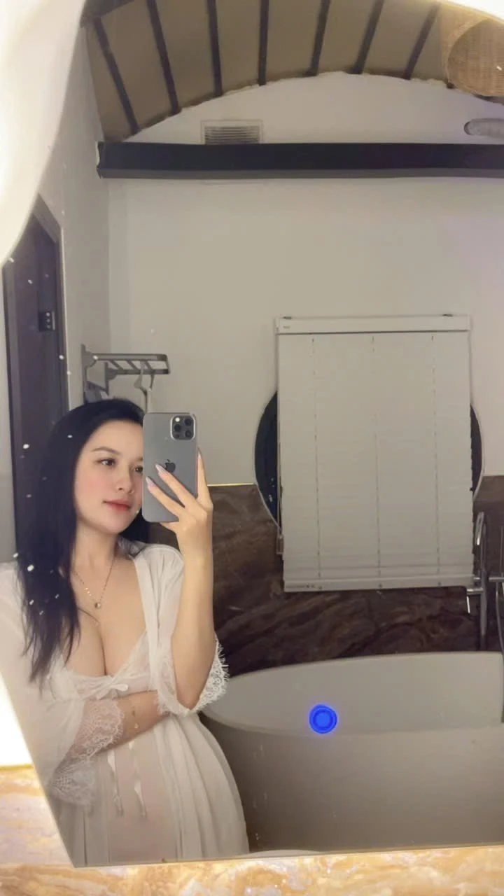 Mochi – South Korean escort in Pune — 2 / 6