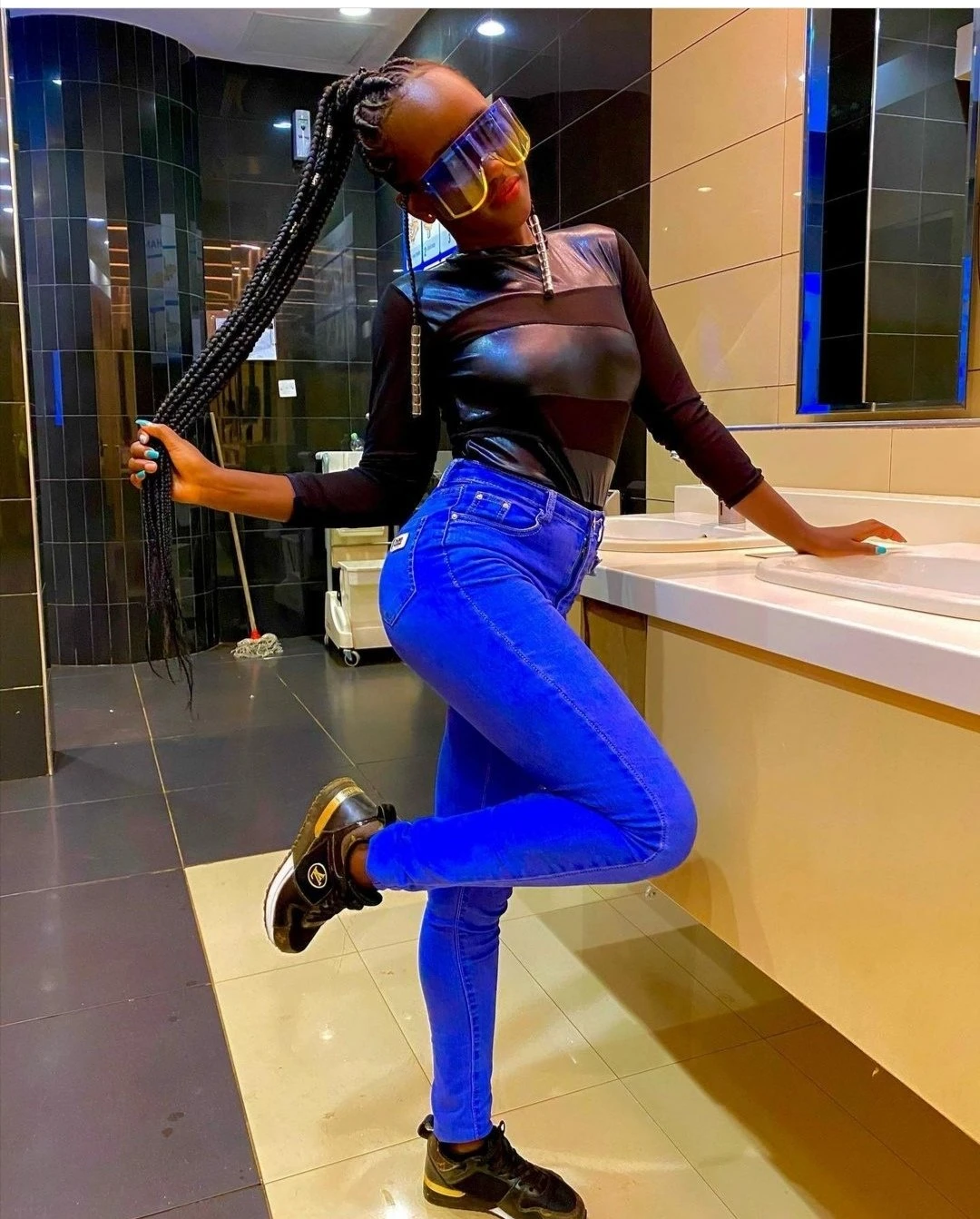 Yvona – Kenyan escort agency in Beirut — 2 / 3